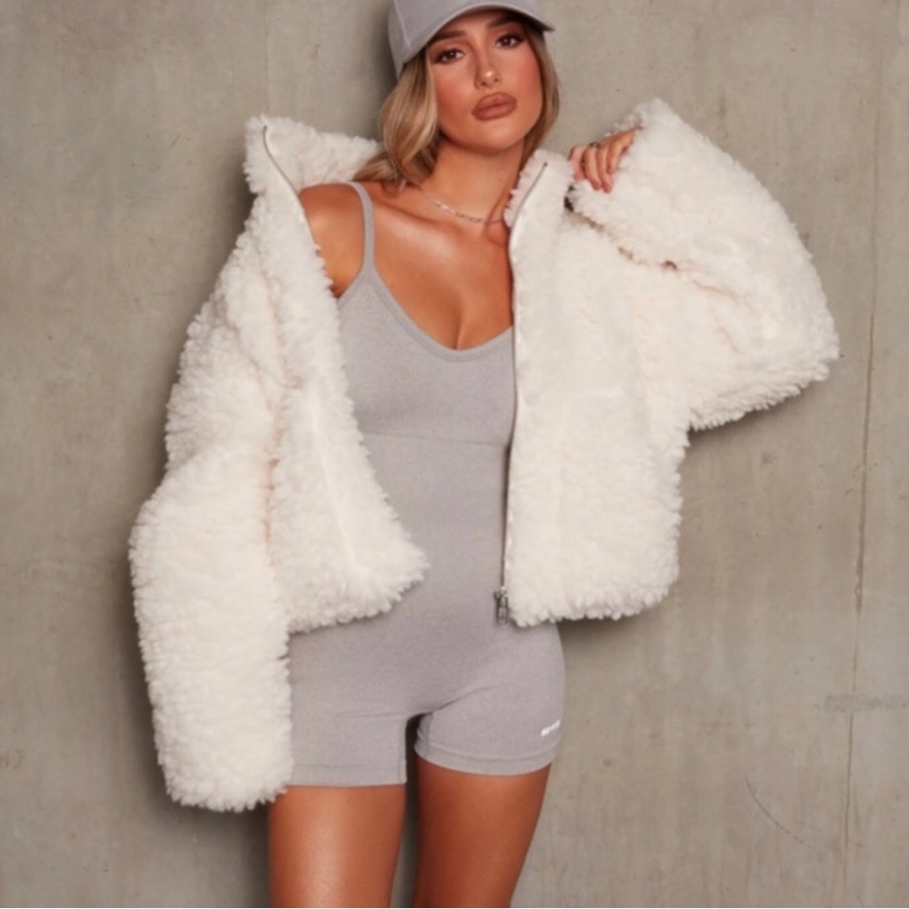 Oh polly white teddy coat euc